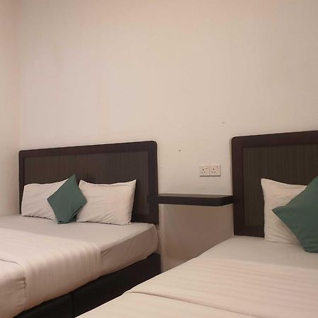 Oyo 91053 Signature Inn Miri Kültér fotó