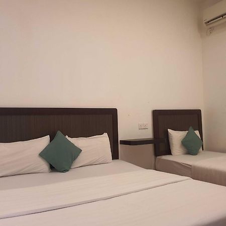 Oyo 91053 Signature Inn Miri Kültér fotó
