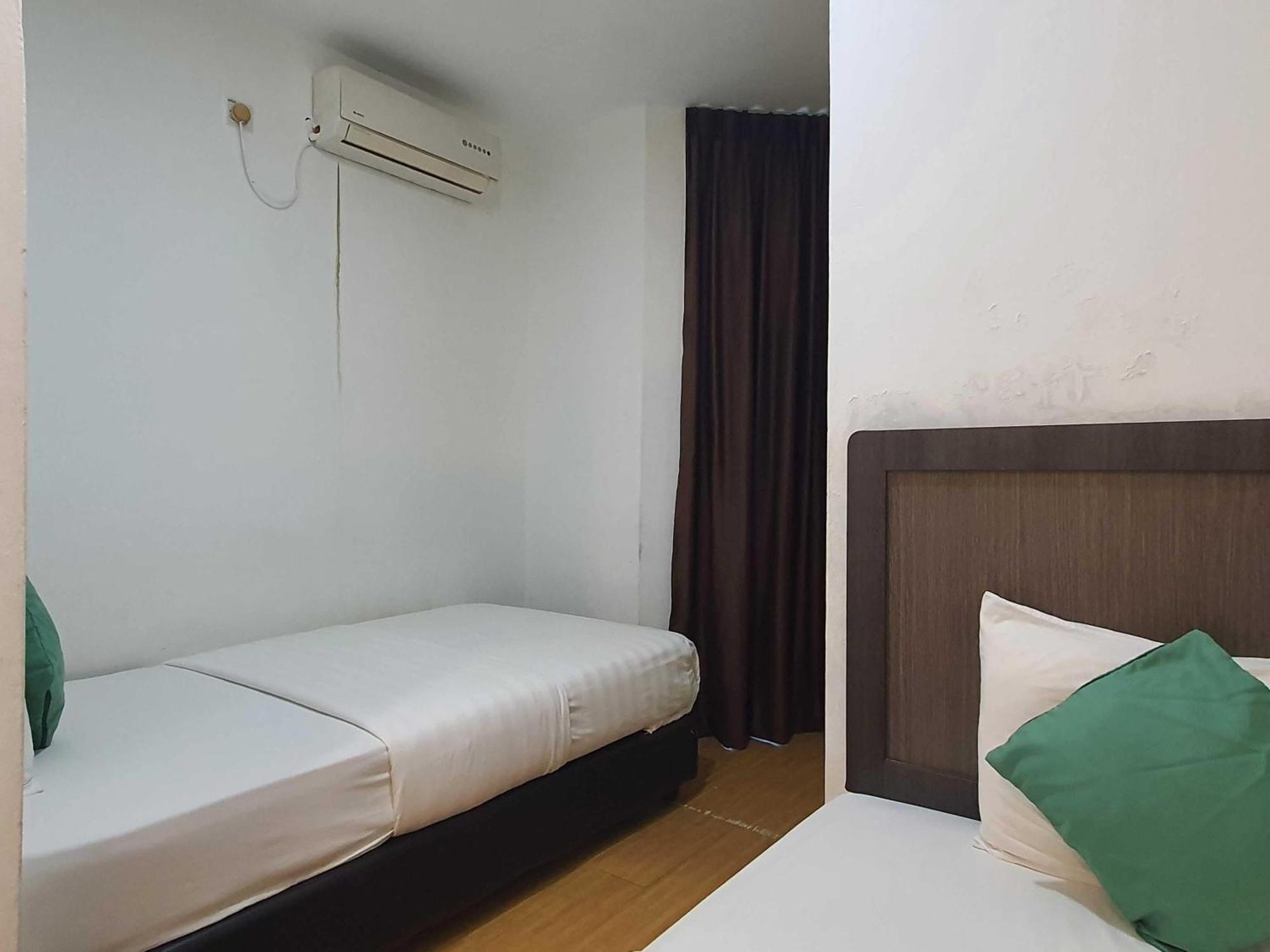 Oyo 91053 Signature Inn Miri Kültér fotó