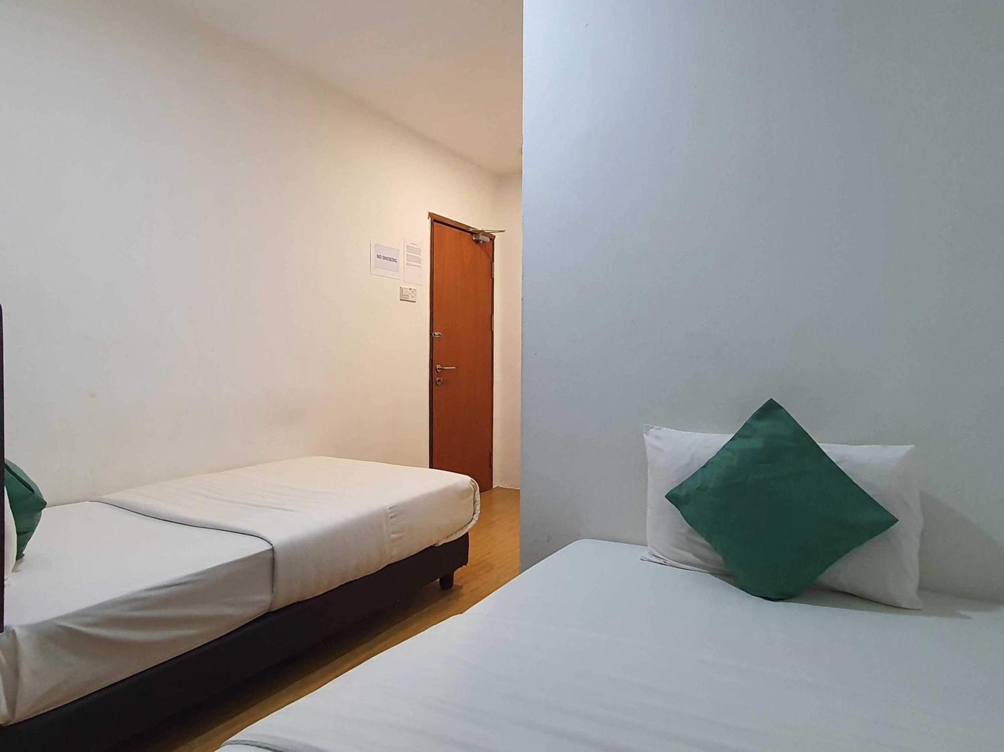 Oyo 91053 Signature Inn Miri Kültér fotó