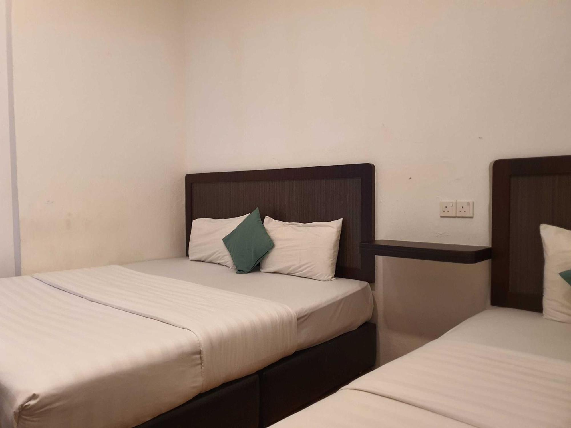 Oyo 91053 Signature Inn Miri Kültér fotó