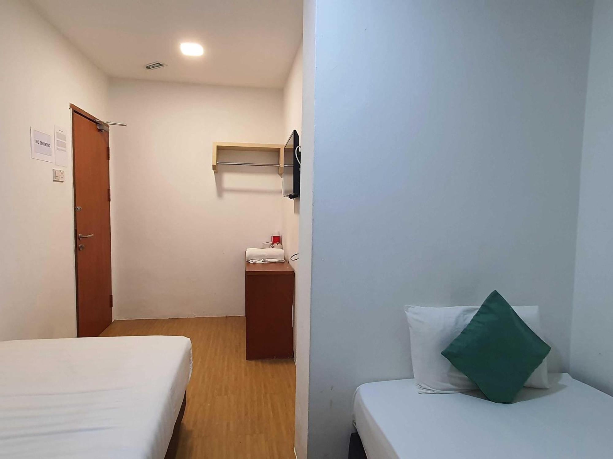 Oyo 91053 Signature Inn Miri Kültér fotó