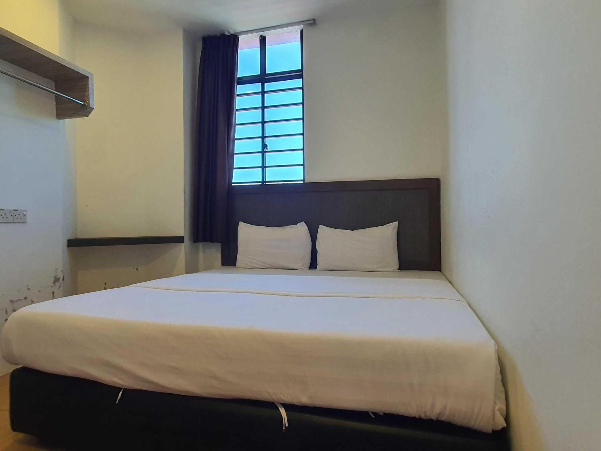 Oyo 91053 Signature Inn Miri Kültér fotó