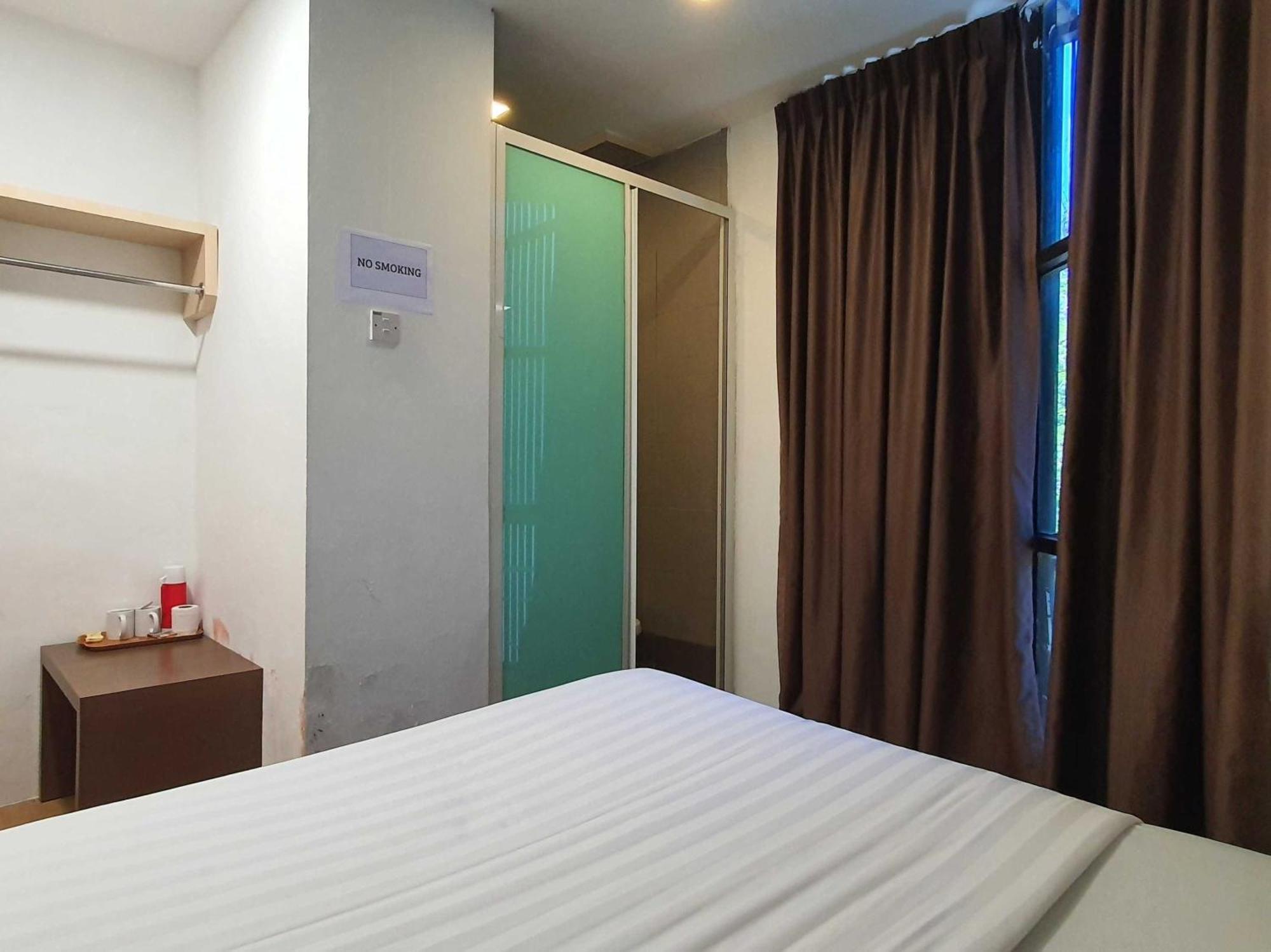 Oyo 91053 Signature Inn Miri Kültér fotó