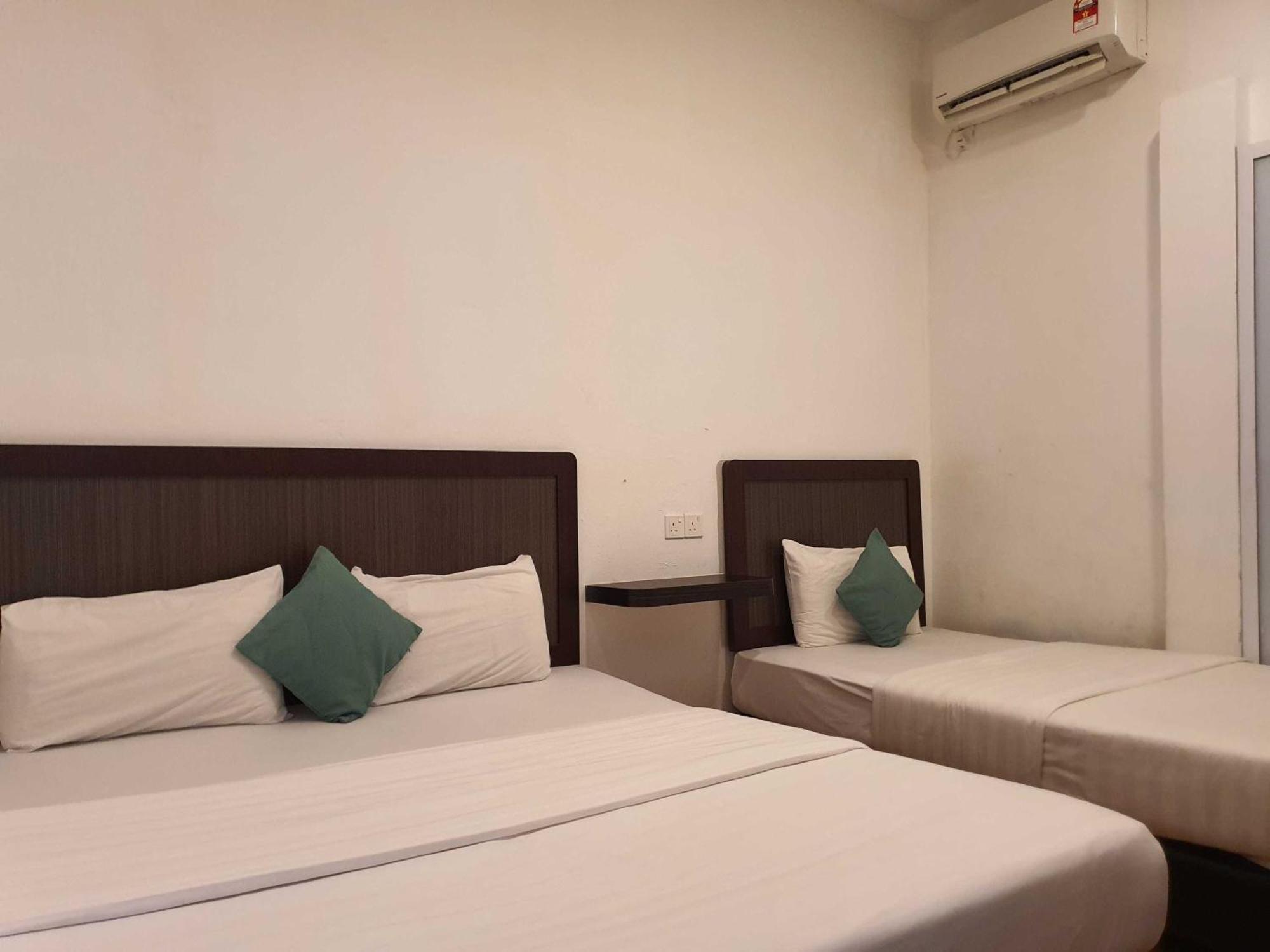 Oyo 91053 Signature Inn Miri Kültér fotó