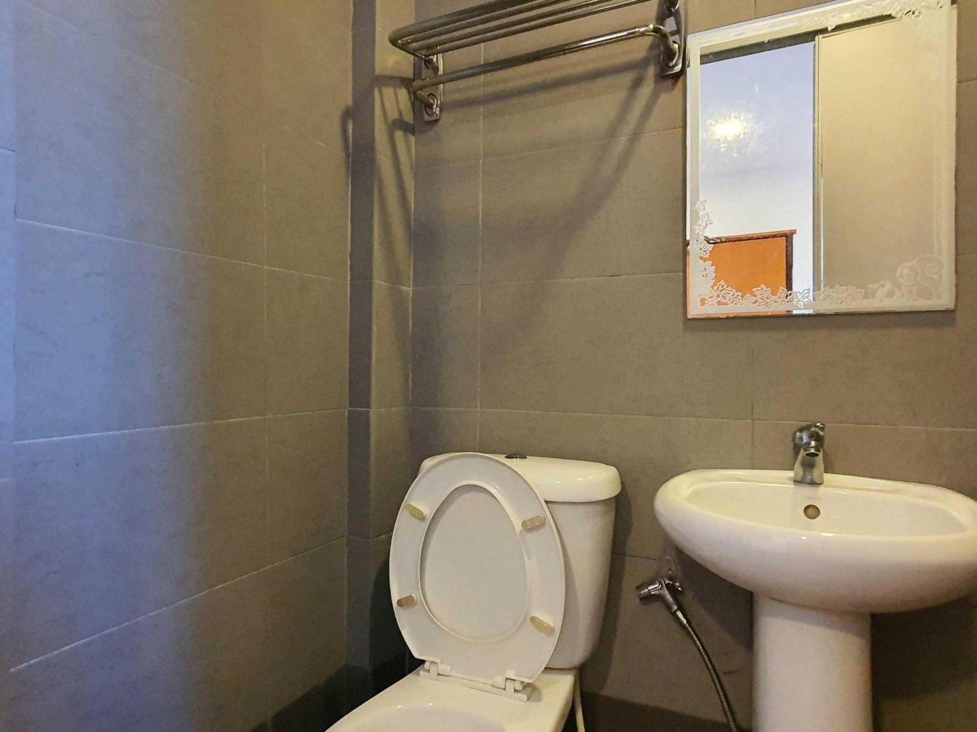 Oyo 91053 Signature Inn Miri Kültér fotó