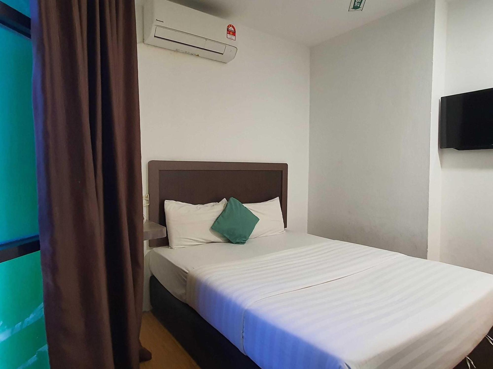 Oyo 91053 Signature Inn Miri Kültér fotó