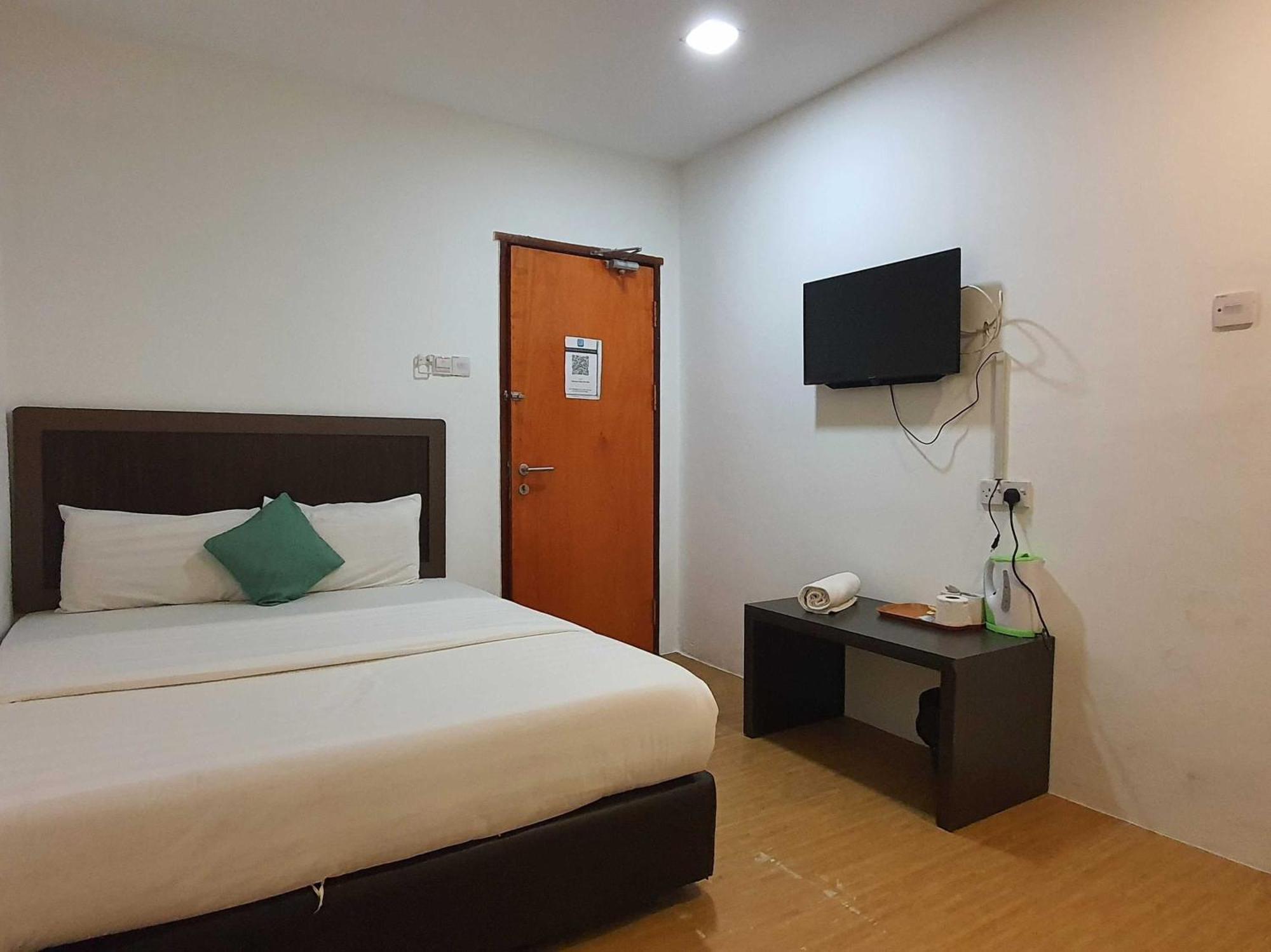 Oyo 91053 Signature Inn Miri Kültér fotó