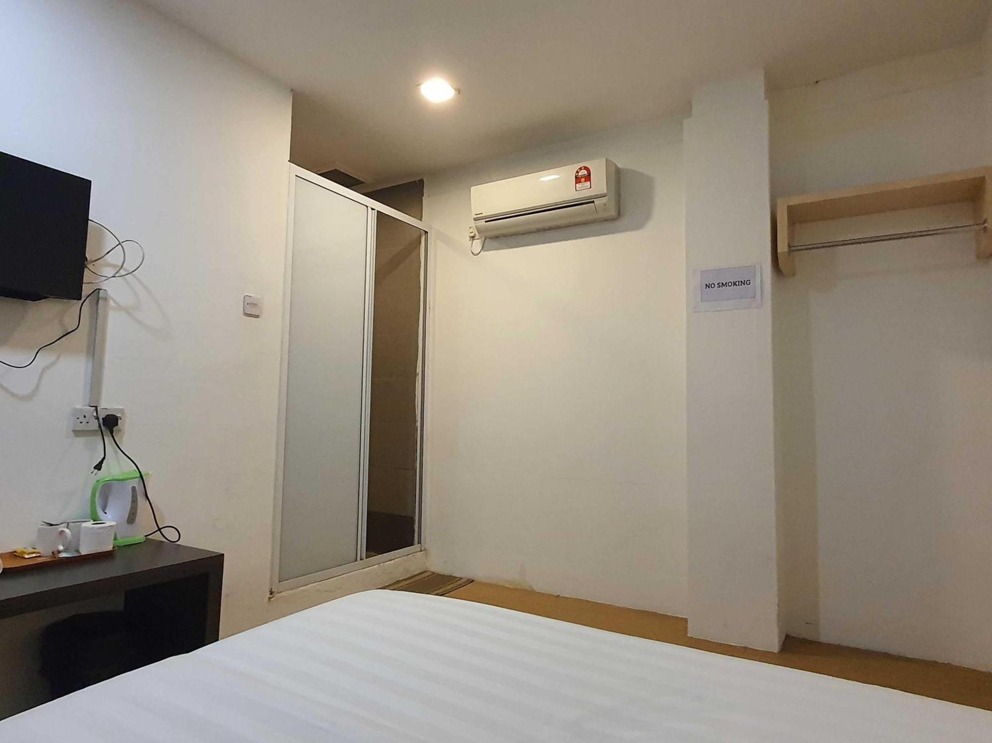 Oyo 91053 Signature Inn Miri Kültér fotó