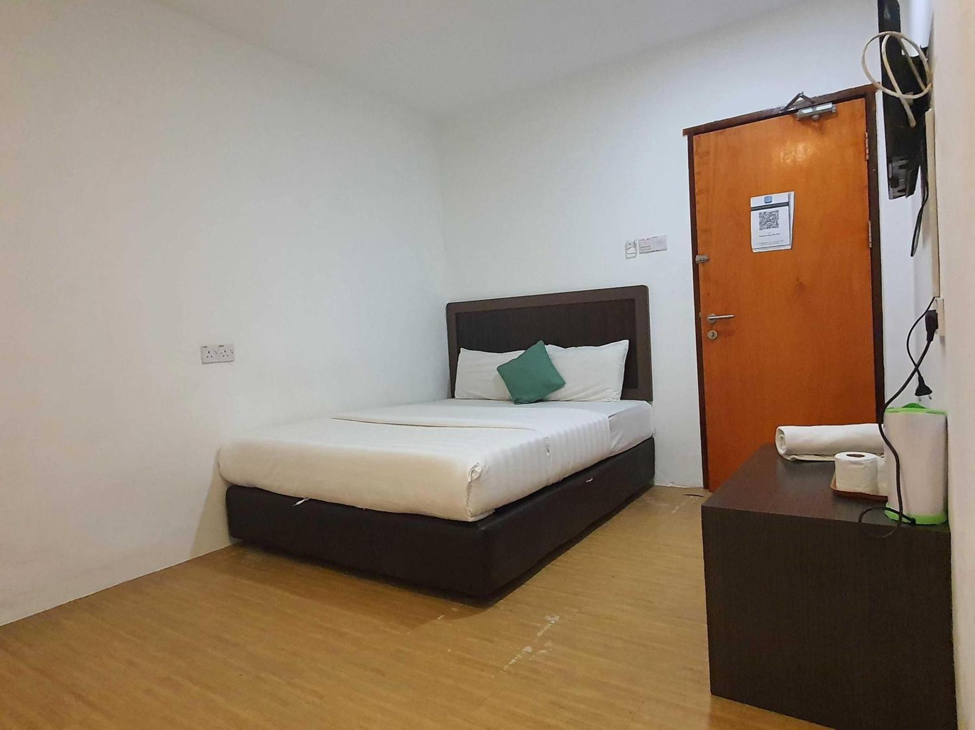 Oyo 91053 Signature Inn Miri Kültér fotó