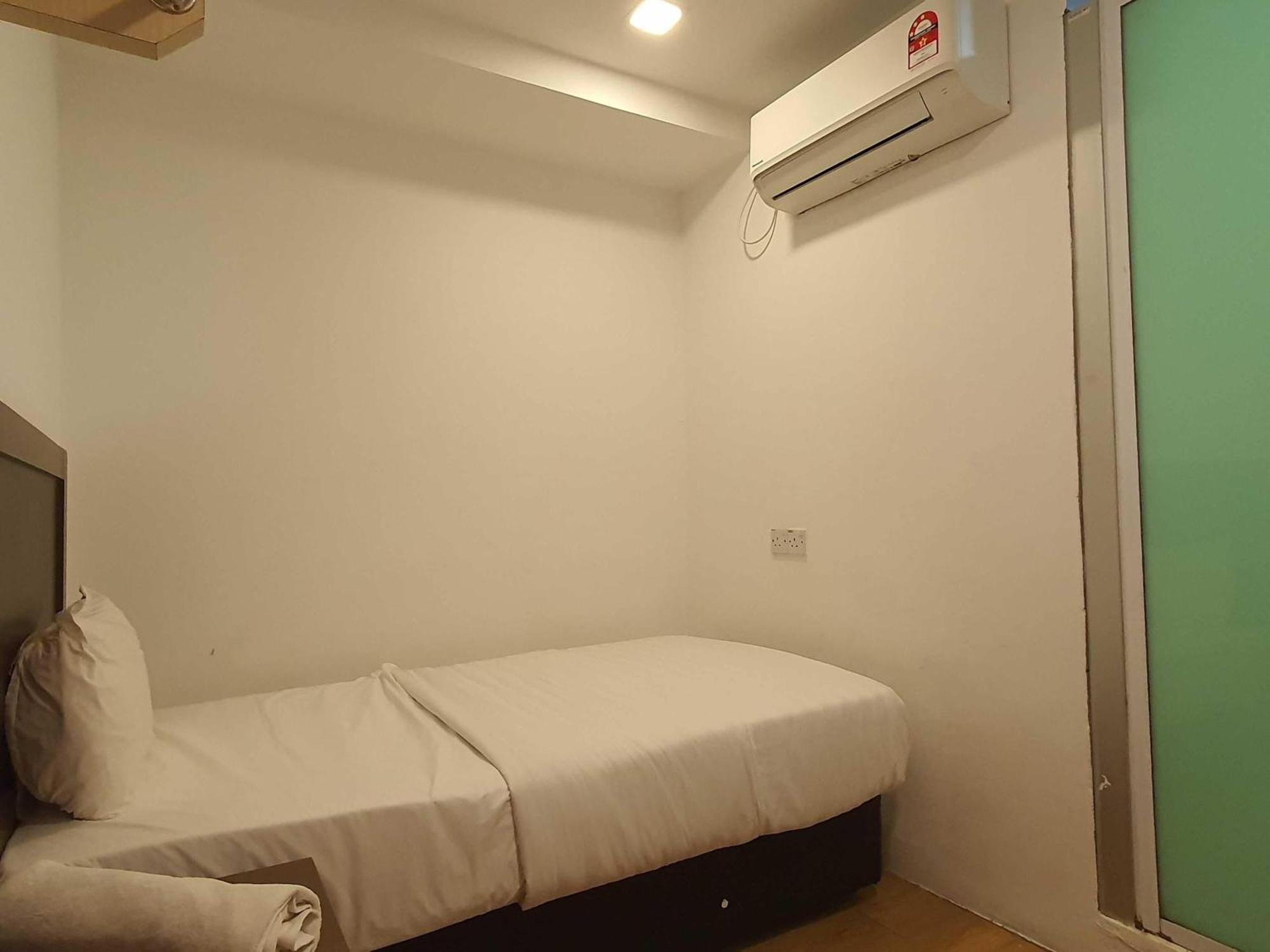 Oyo 91053 Signature Inn Miri Kültér fotó